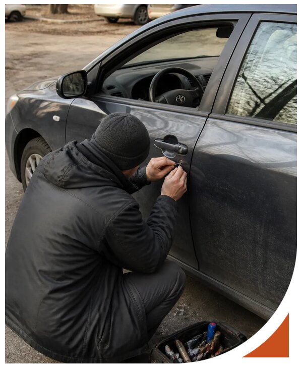 Профессиональное вскрытие автомобиля Тойота без повреждений в Красноярске